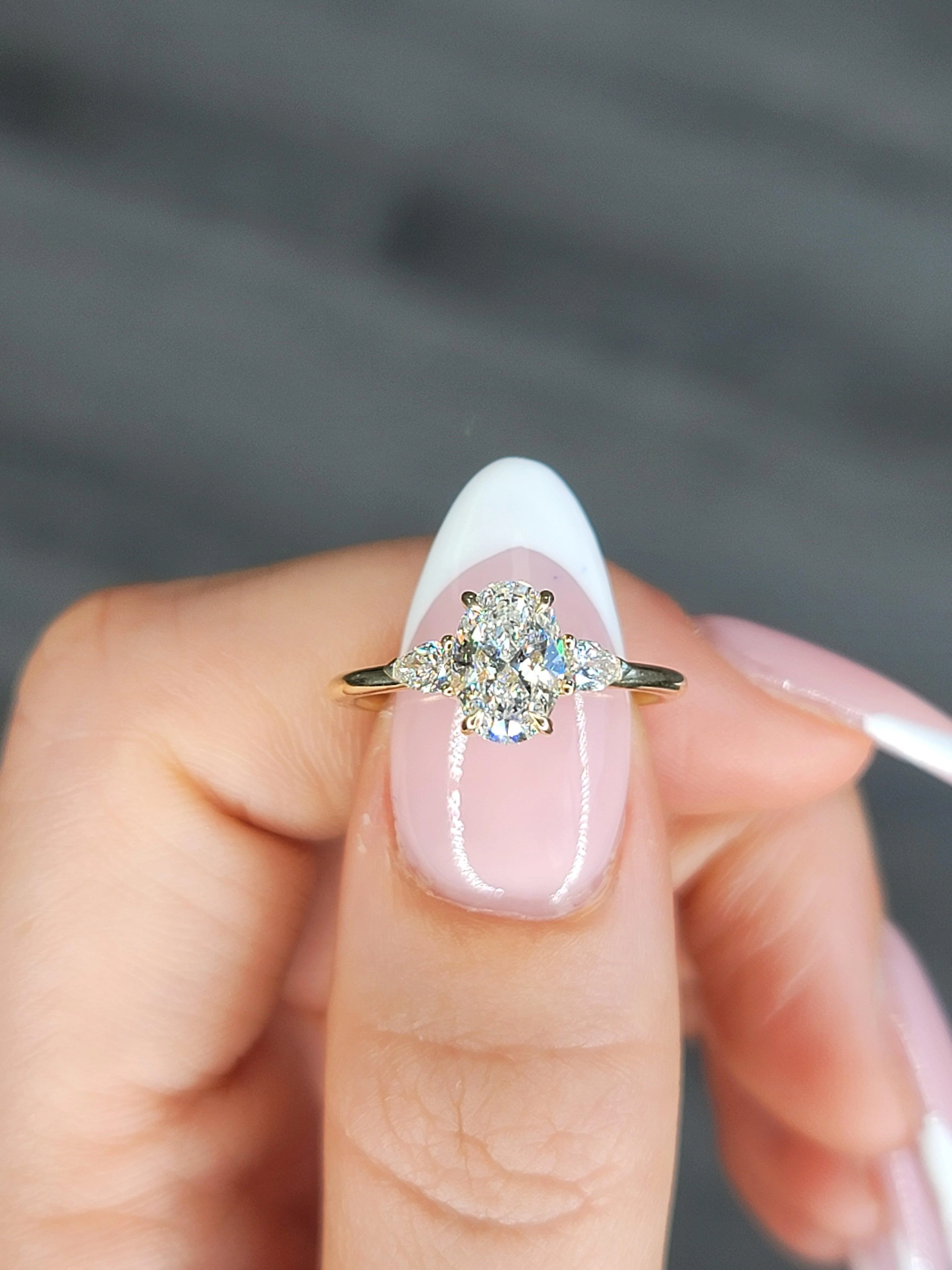 1.22 Carats Lab Grown Oval Cut with Pear Shape Side Stones Diamond Engagement Ring in Yellow Gold - Image 3